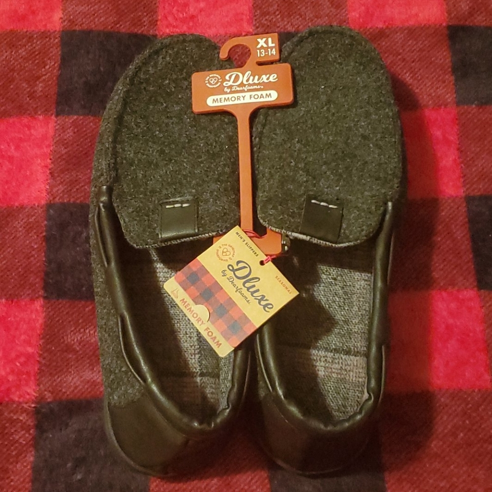 Dluxe by Dearfoams Memory Foam Slippers